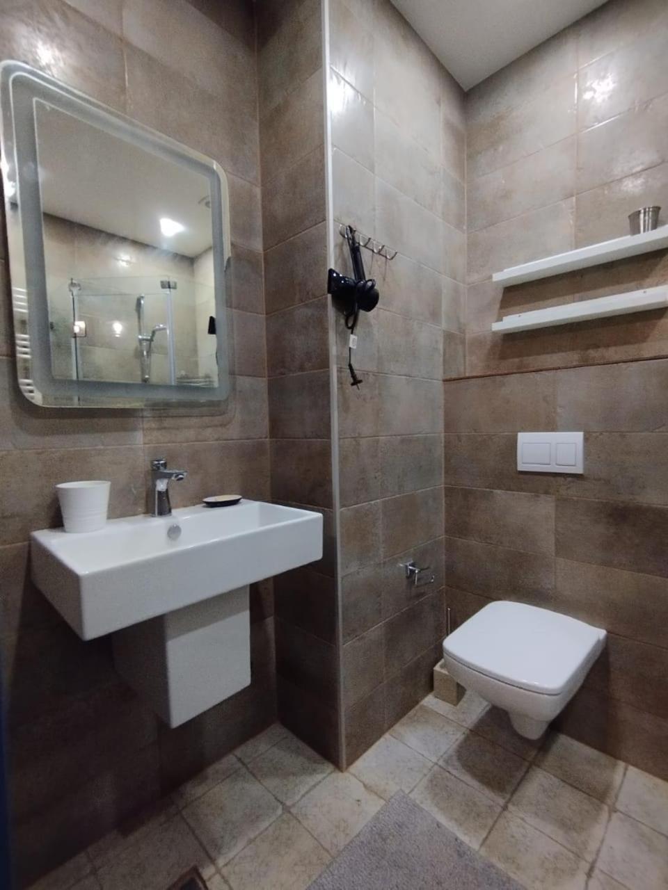 Davka Apartments 巴统 外观 照片